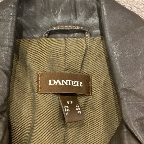 Danier vintage leather jacket. - Picture 3 of 8